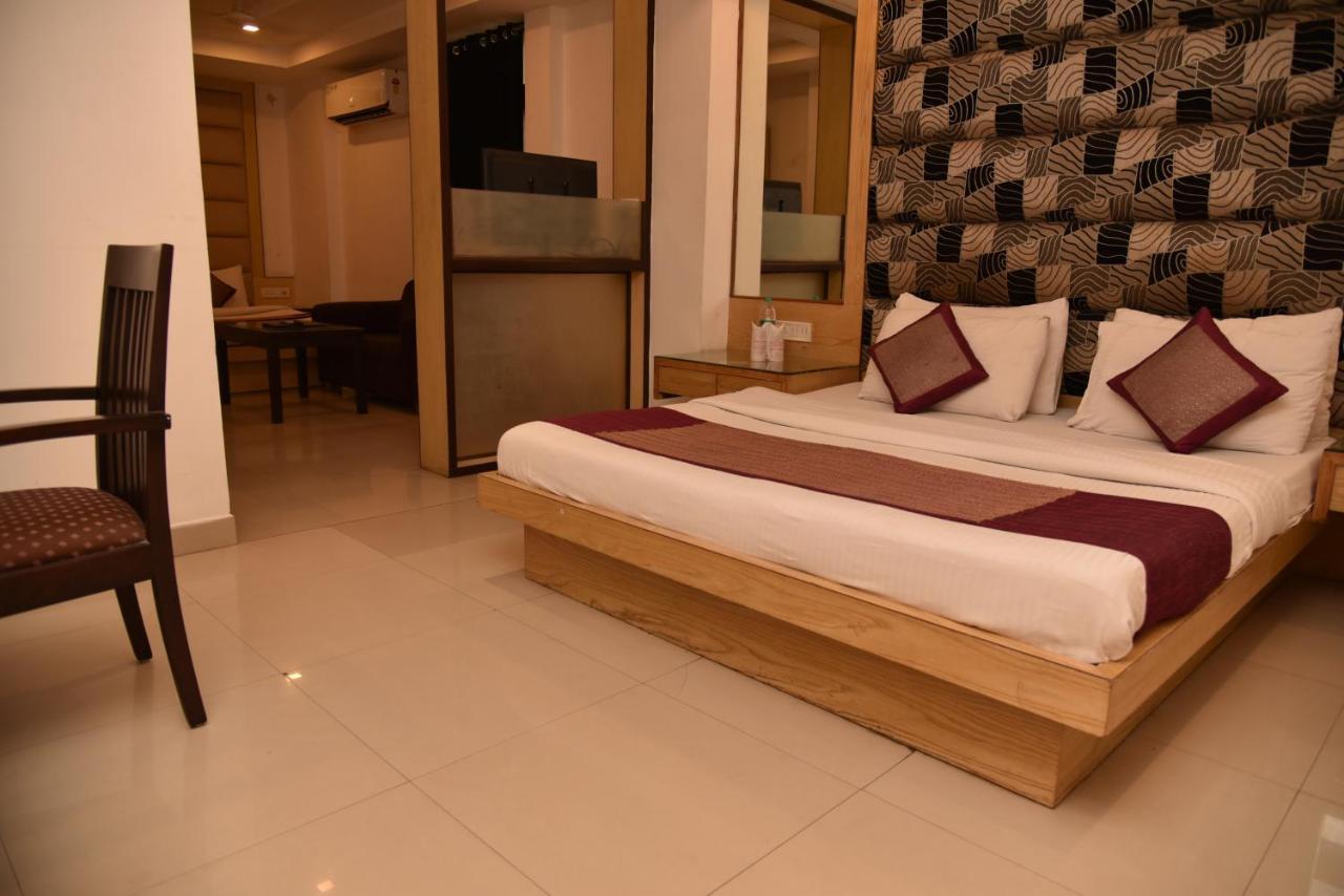 Hotel Yellow Saffron Δελχί Εξωτερικό φωτογραφία