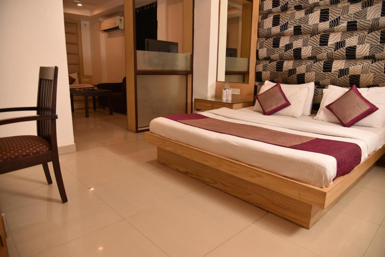 Hotel Yellow Saffron Δελχί Εξωτερικό φωτογραφία