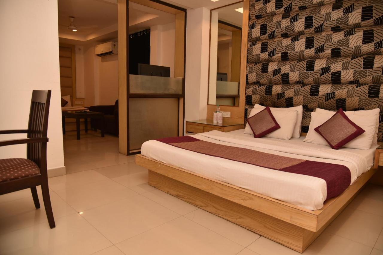Hotel Yellow Saffron Δελχί Εξωτερικό φωτογραφία